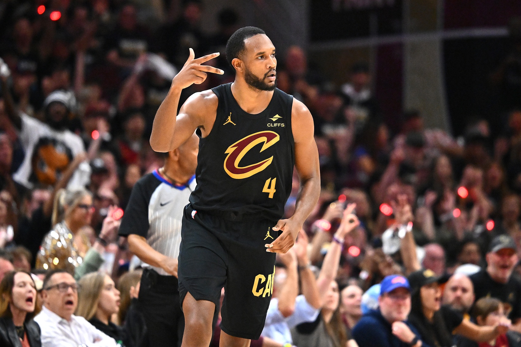 九游体育官网-莫布里休赛期全面升级进攻技巧:跳投、控球与终结能力显著提升