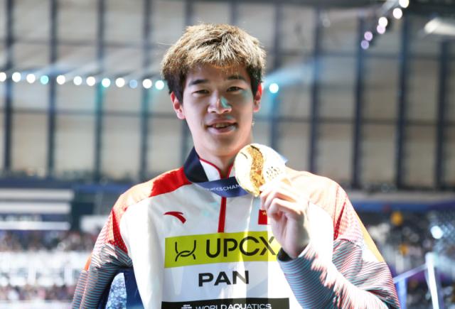 九游体育官网-潘展乐破世界纪录+世锦赛4冠王 中国的“世界飞鱼”