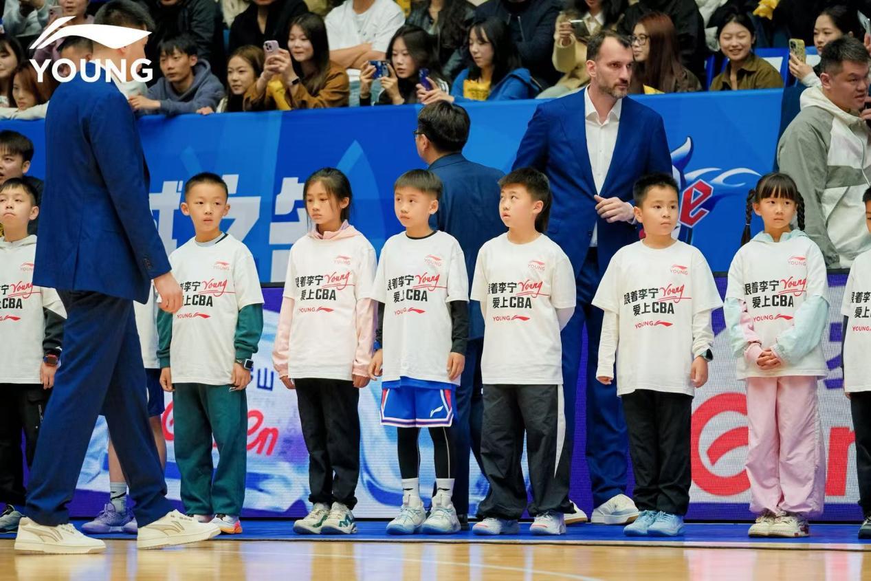 九游体育娱乐-跟着李宁YOUNG爱上CBA—成都站活动收官